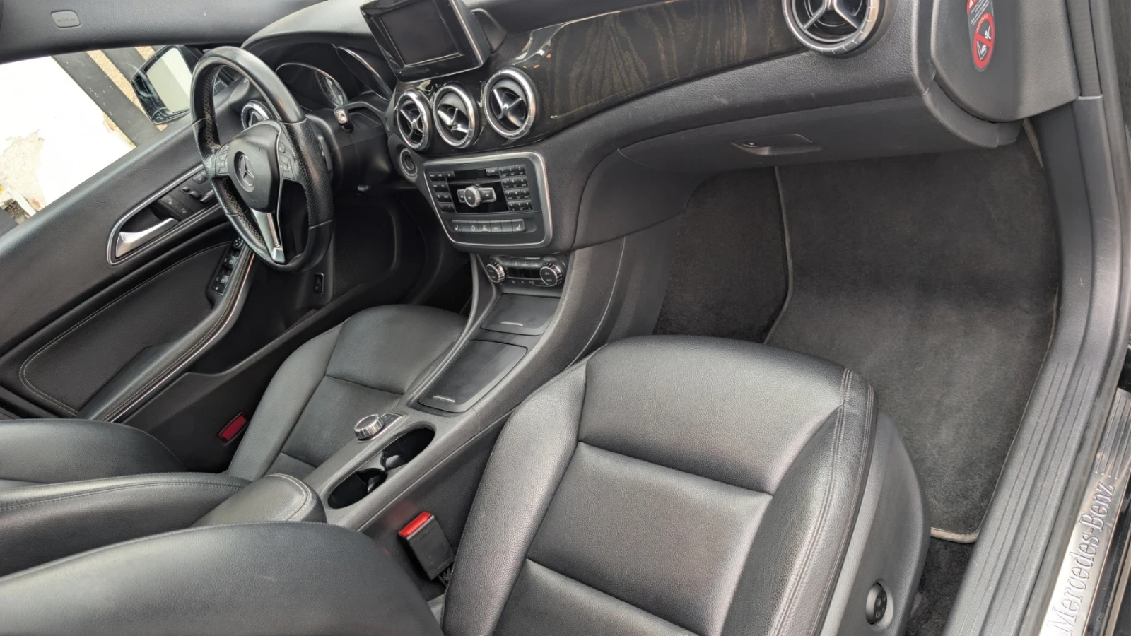 Mercedes-Benz CLA 250 AMG, снимка 12 - Автомобили и джипове - 54301313