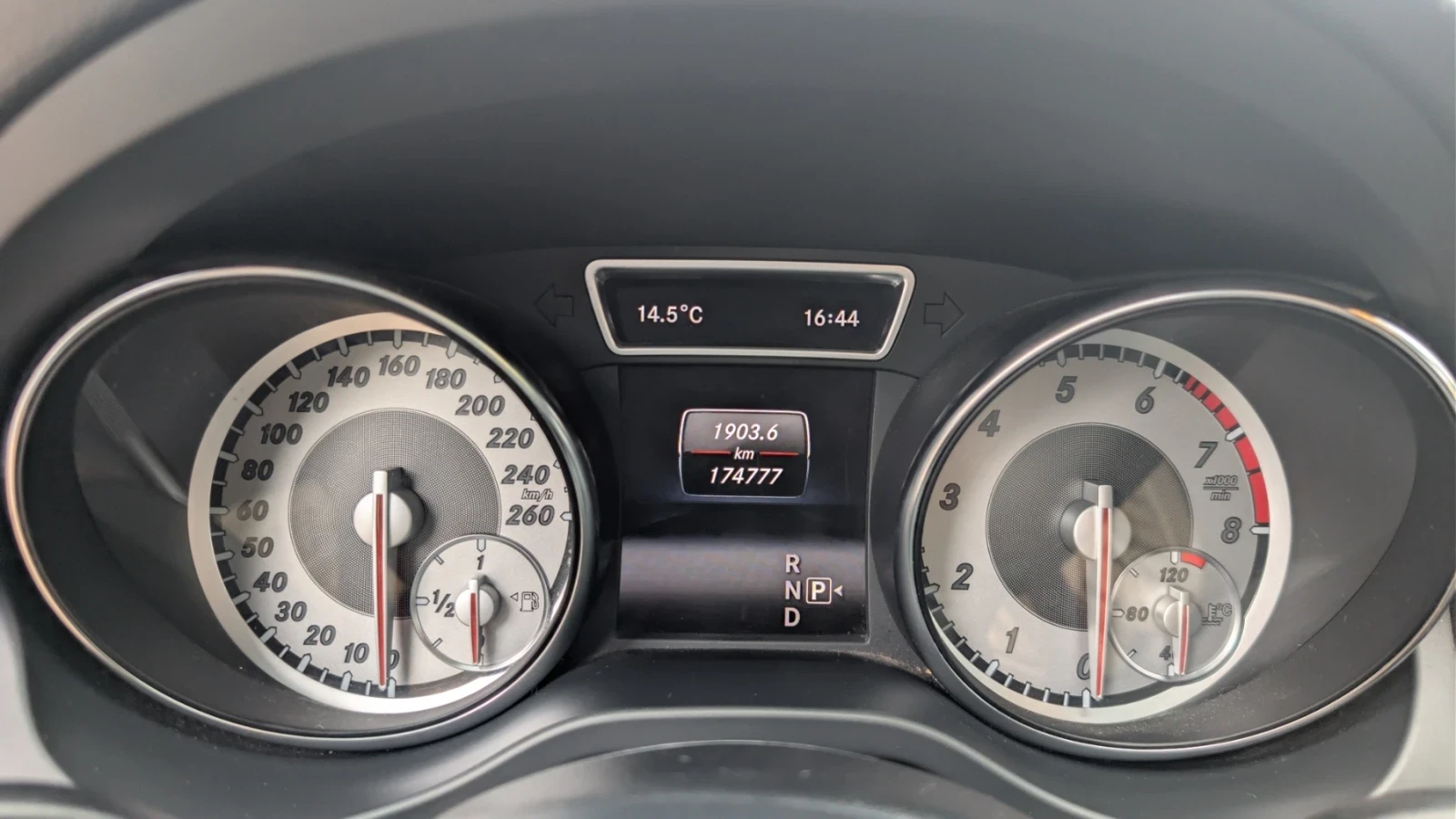 Mercedes-Benz CLA 250 AMG, снимка 14 - Автомобили и джипове - 54301313