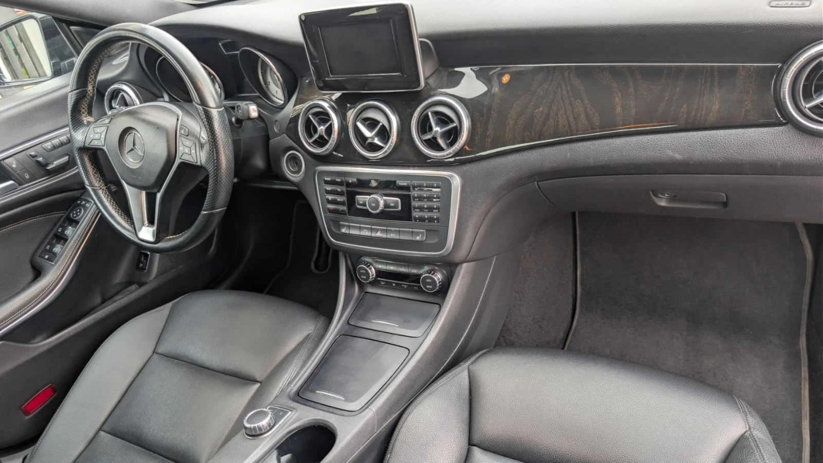 Mercedes-Benz CLA 250 AMG, снимка 10 - Автомобили и джипове - 54301313