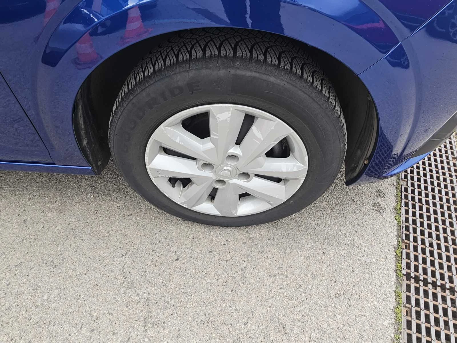 Dacia Logan 1.0 TCe 90 Stop&Start LPG, снимка 15 - Автомобили и джипове - 54358799