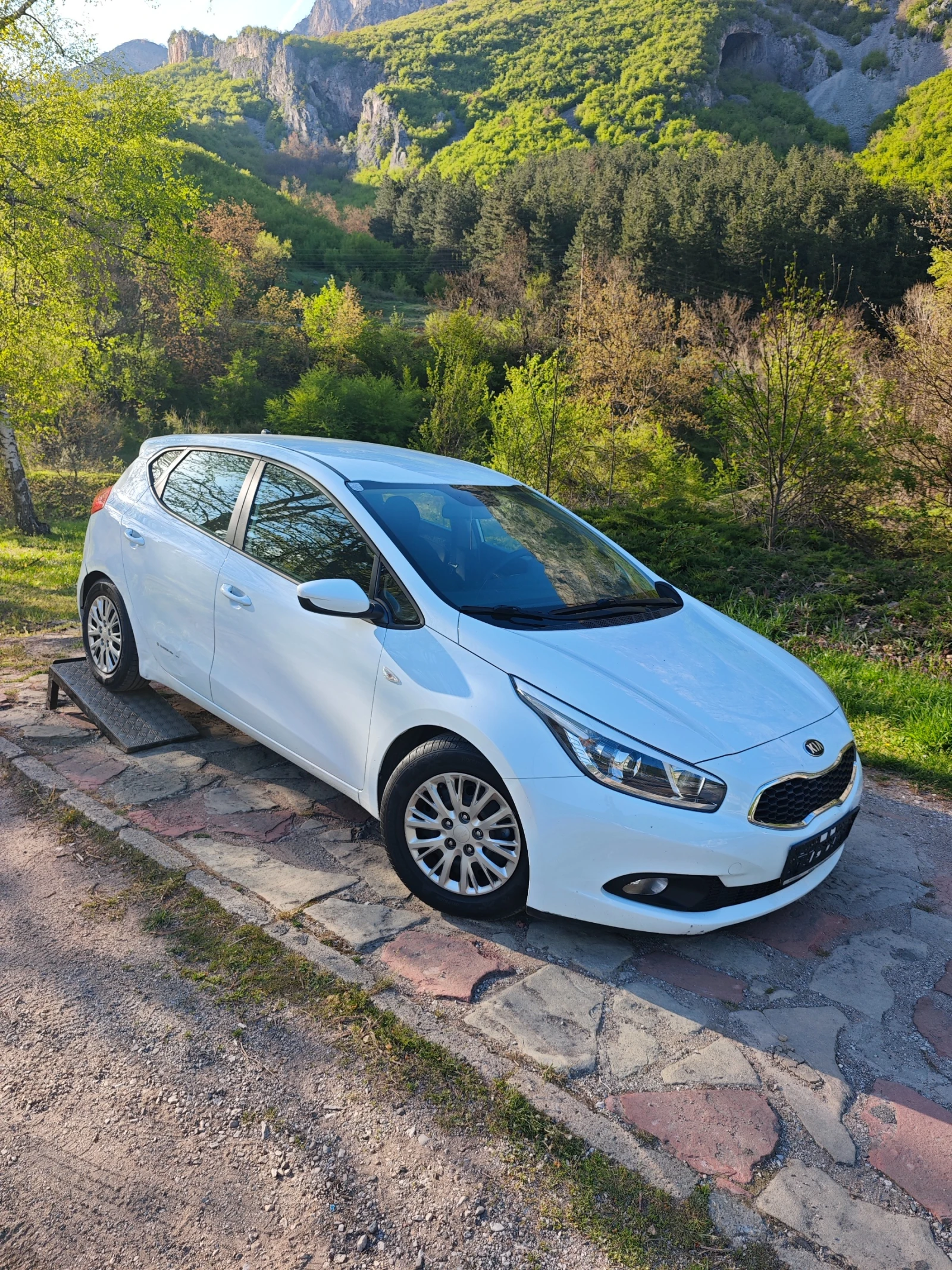 Kia Ceed 1.4I НОВ ВНОС, снимка 13 - Автомобили и джипове - 54365910