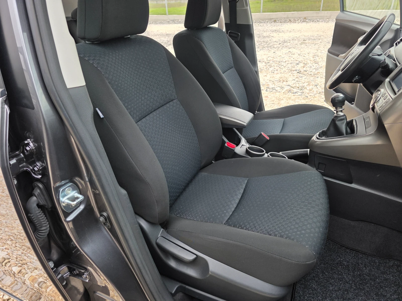 Toyota Verso 1.8 Vvti Навигация Автопилот , снимка 8 - Автомобили и джипове - 54530485