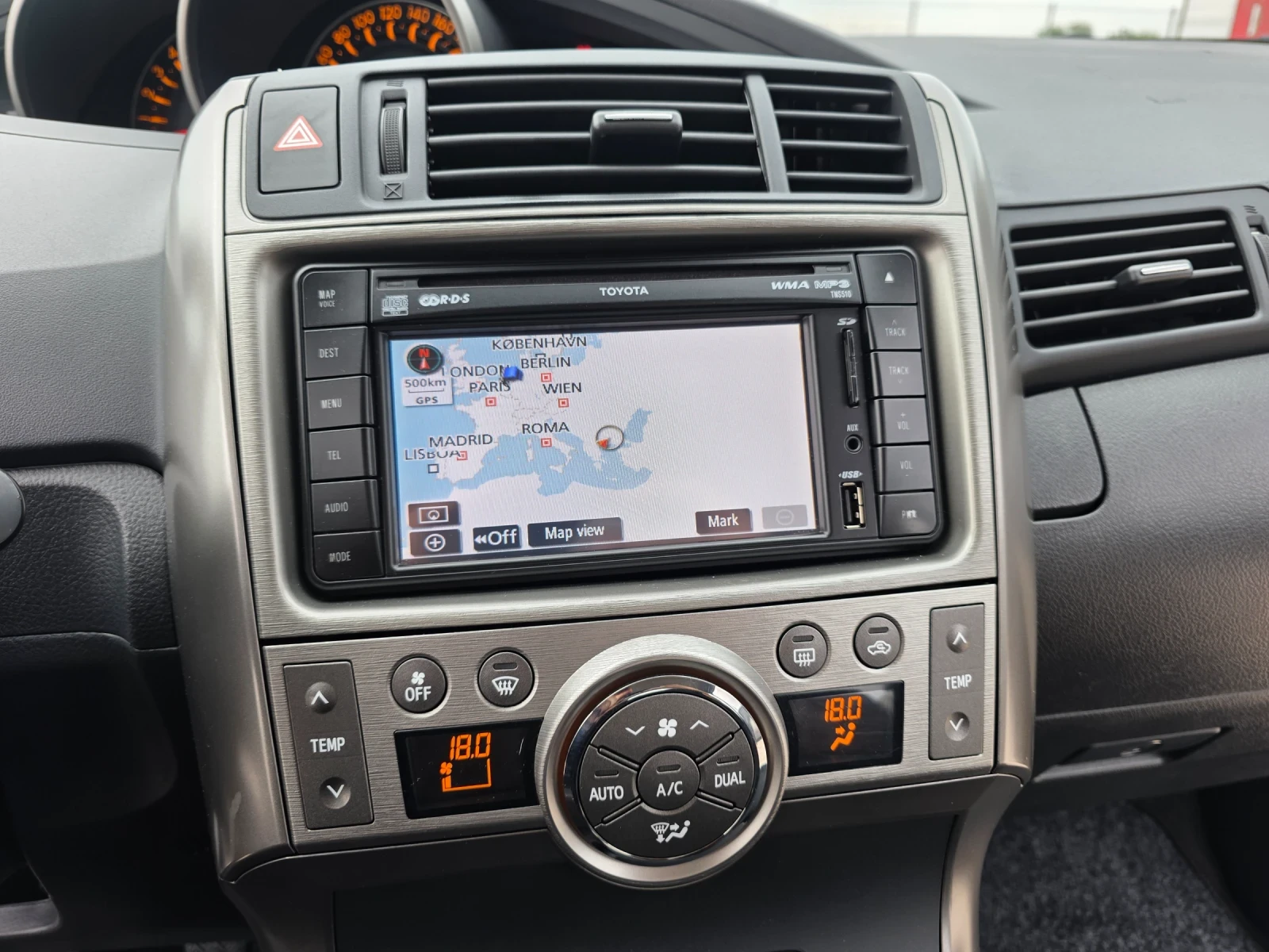 Toyota Verso 1.8 Vvti Навигация Автопилот , снимка 13 - Автомобили и джипове - 54530485