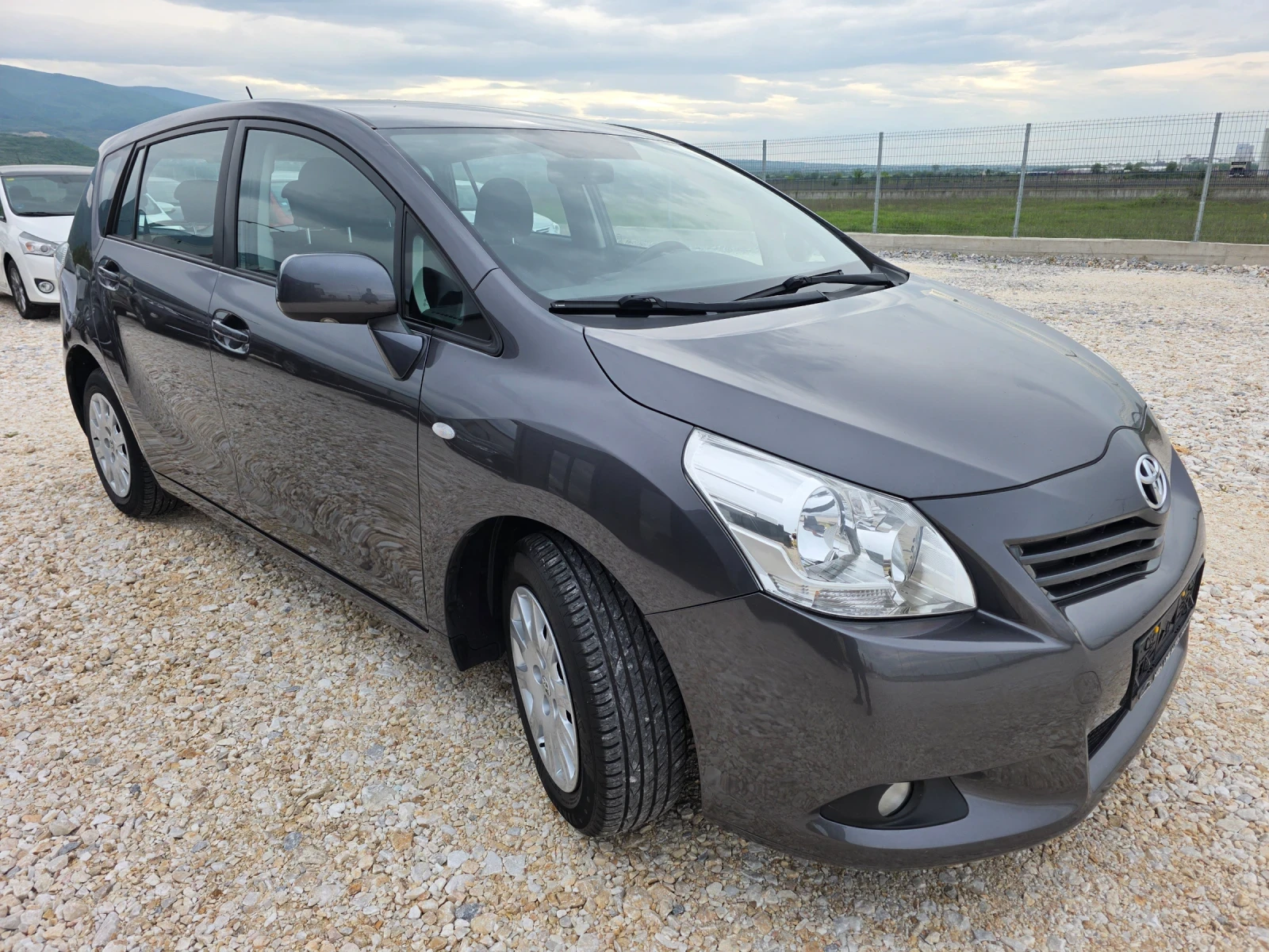 Toyota Verso 1.8 Vvti Навигация Автопилот , снимка 2 - Автомобили и джипове - 54530485