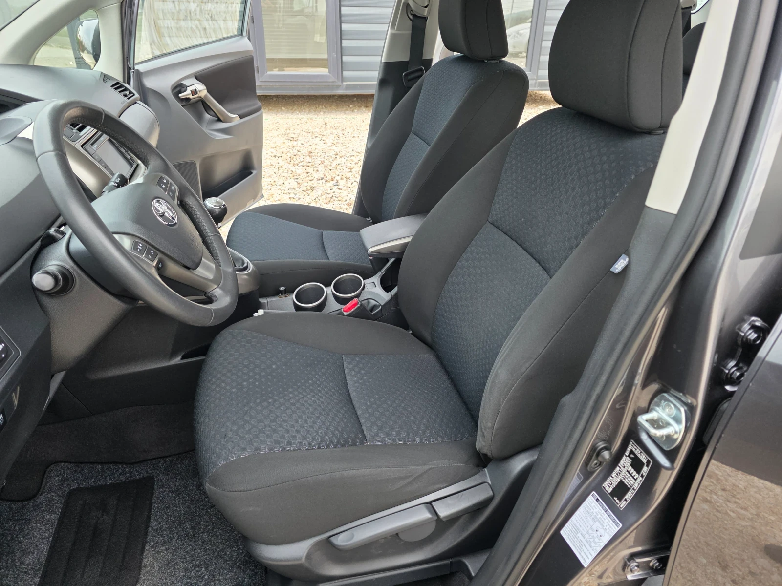 Toyota Verso 1.8 Vvti Навигация Автопилот , снимка 6 - Автомобили и джипове - 54530485