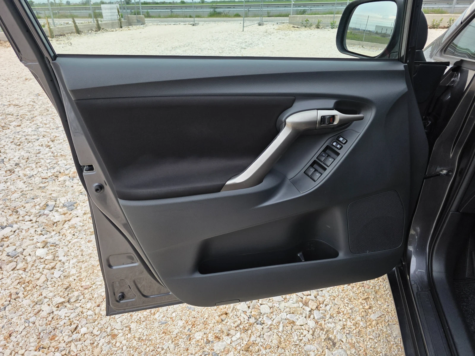 Toyota Verso 1.8 Vvti Навигация Автопилот , снимка 5 - Автомобили и джипове - 54530485
