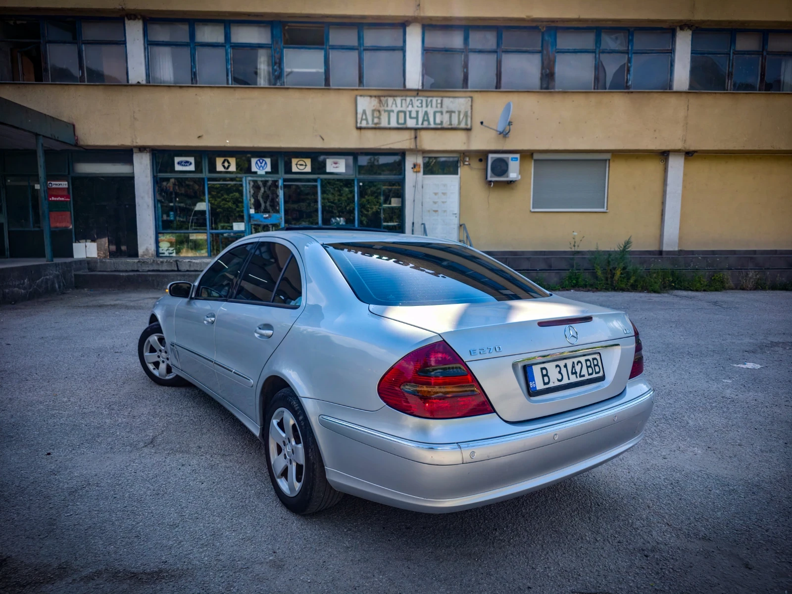 Mercedes-Benz E 270 CDI= ELEGANCE= , снимка 4 - Автомобили и джипове - 54991402