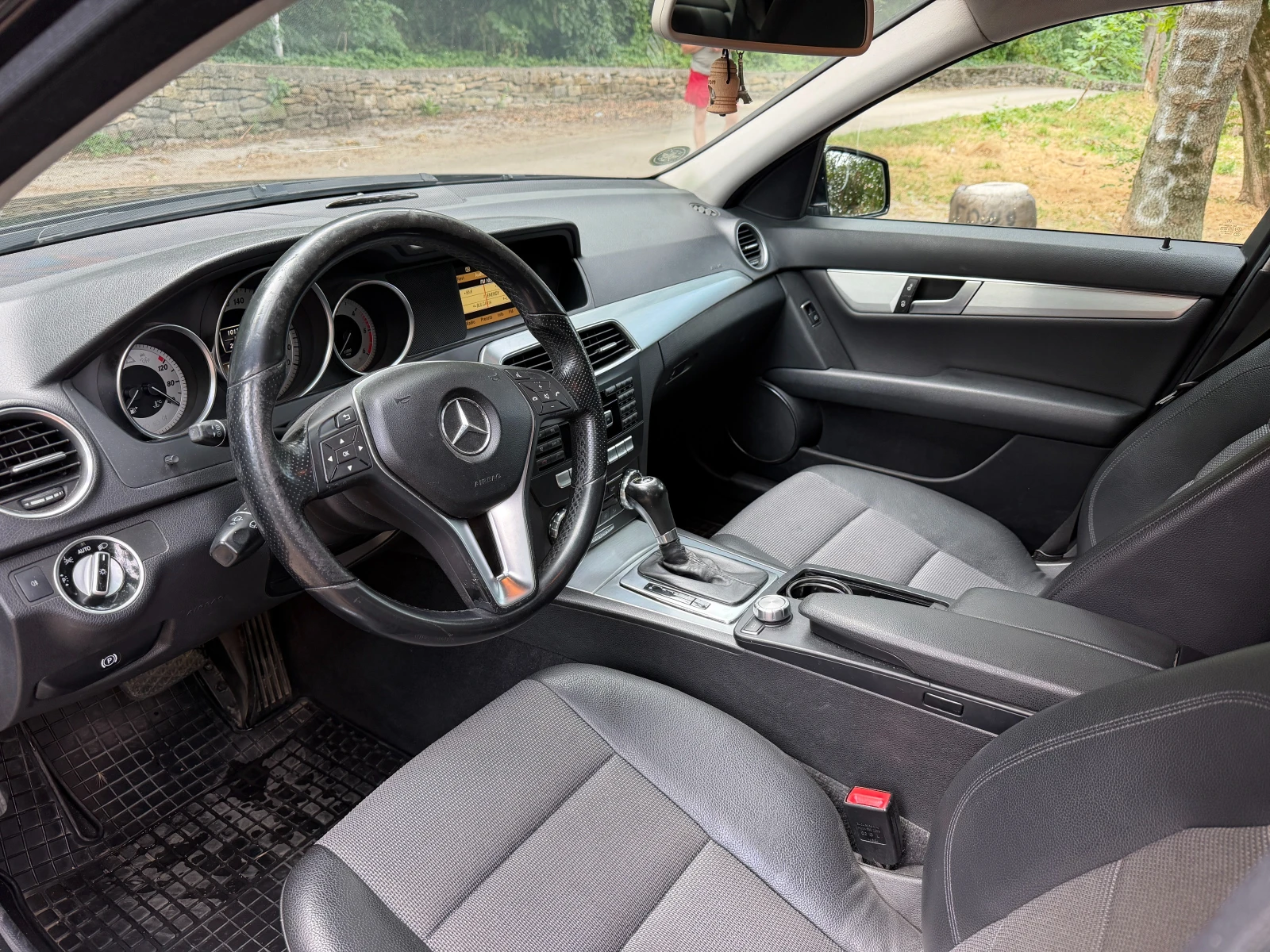 Mercedes-Benz C 220, снимка 7 - Автомобили и джипове - 55411544