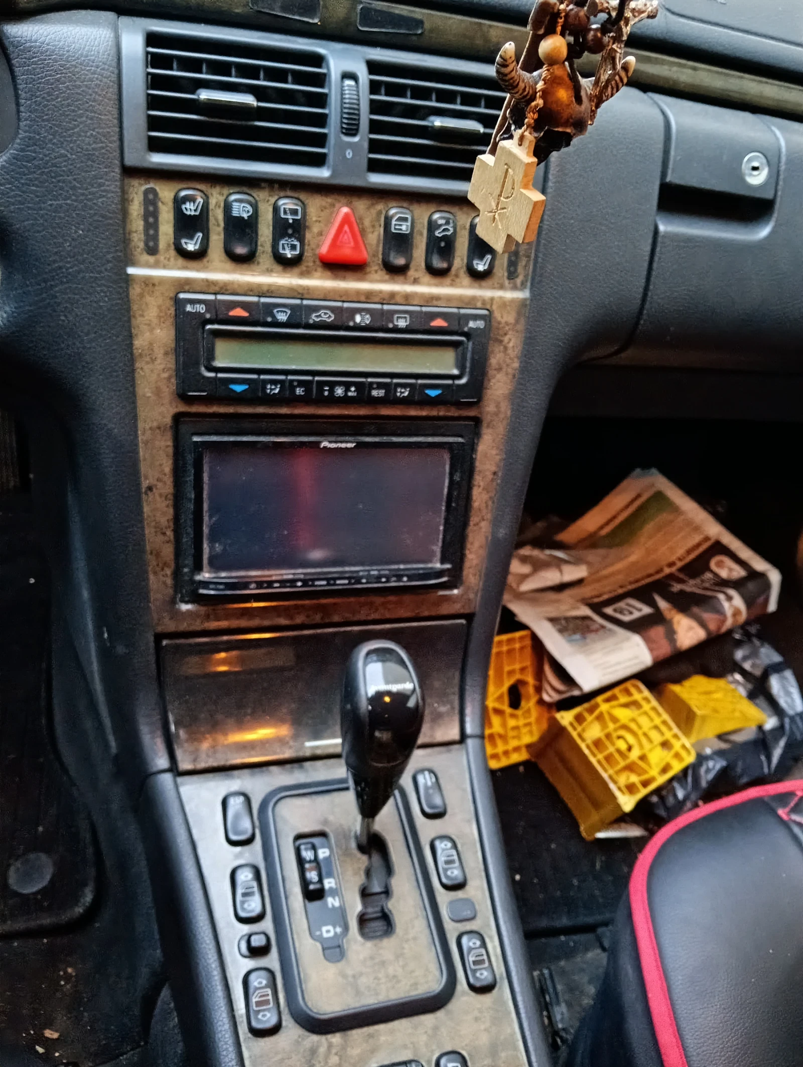 Mercedes-Benz E 240, снимка 7 - Автомобили и джипове - 56488094