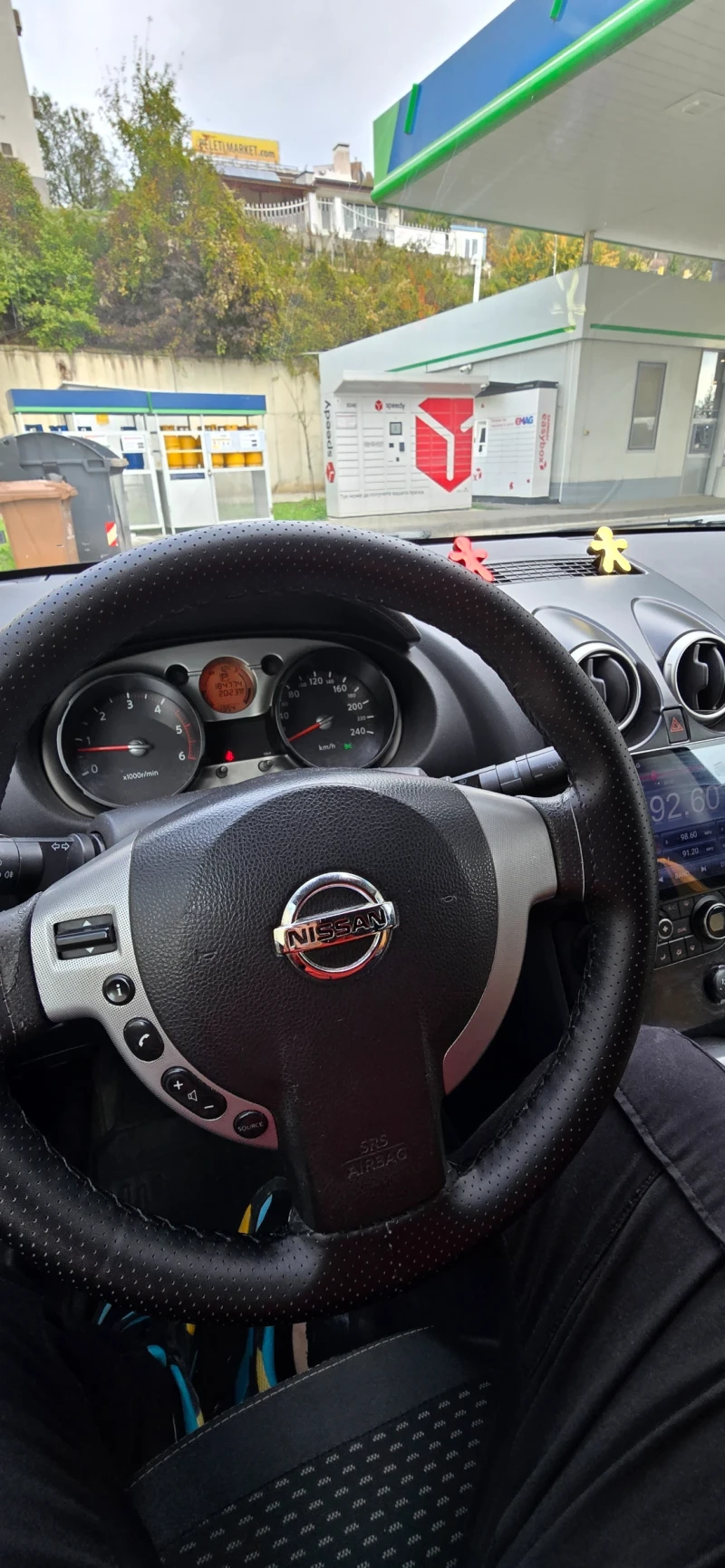 Nissan Qashqai 2.0 DCI, снимка 10 - Автомобили и джипове - 52356923