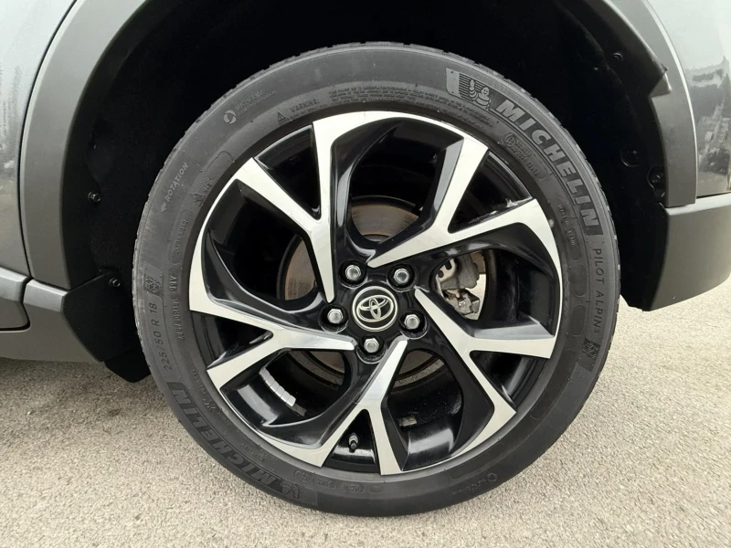 Toyota C-HR HYBRID BI Tone, снимка 16 - Автомобили и джипове - 52667139