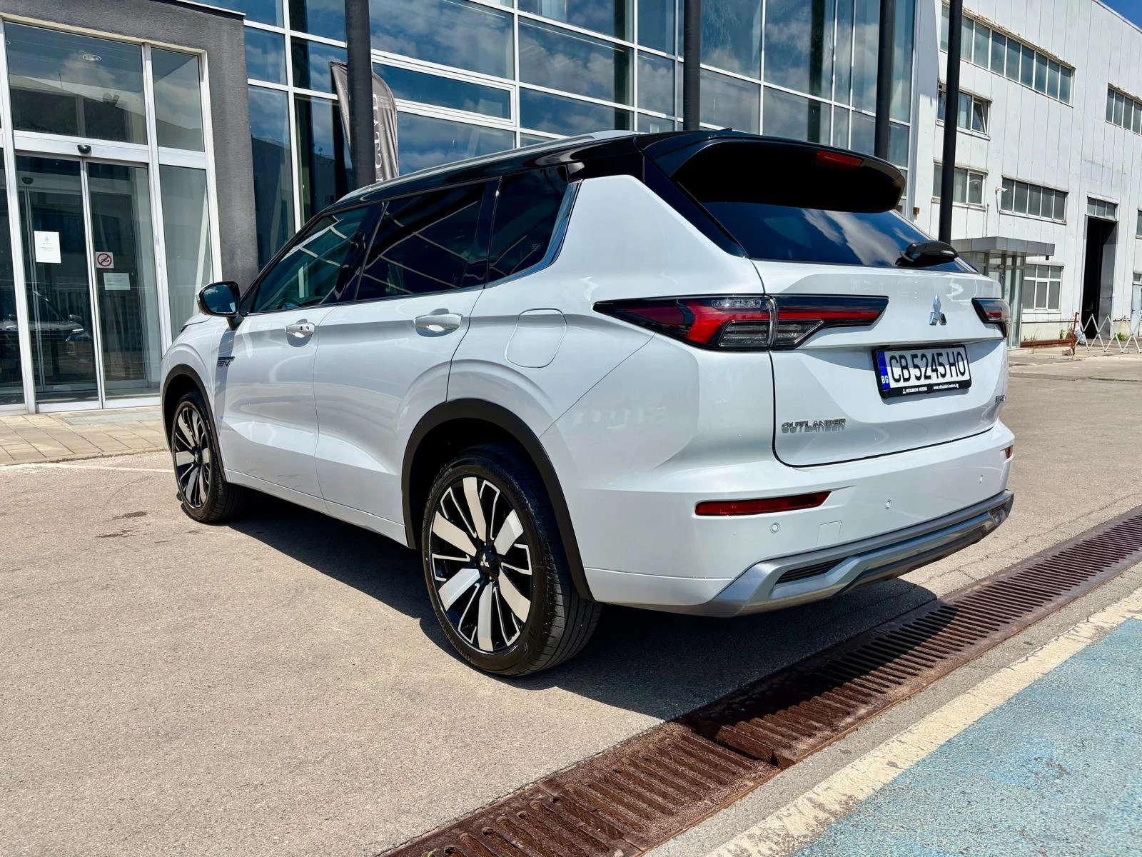 Mitsubishi Outlander INSTYLE PHEV - изображение 4
