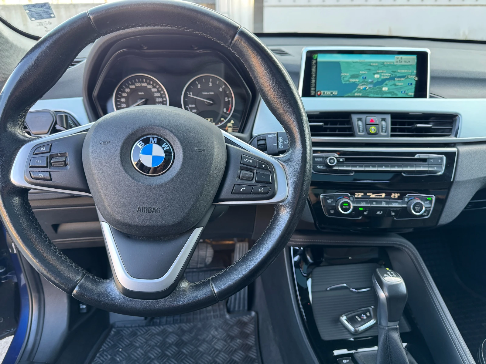 BMW X1, снимка 11 - Автомобили и джипове - 53787584