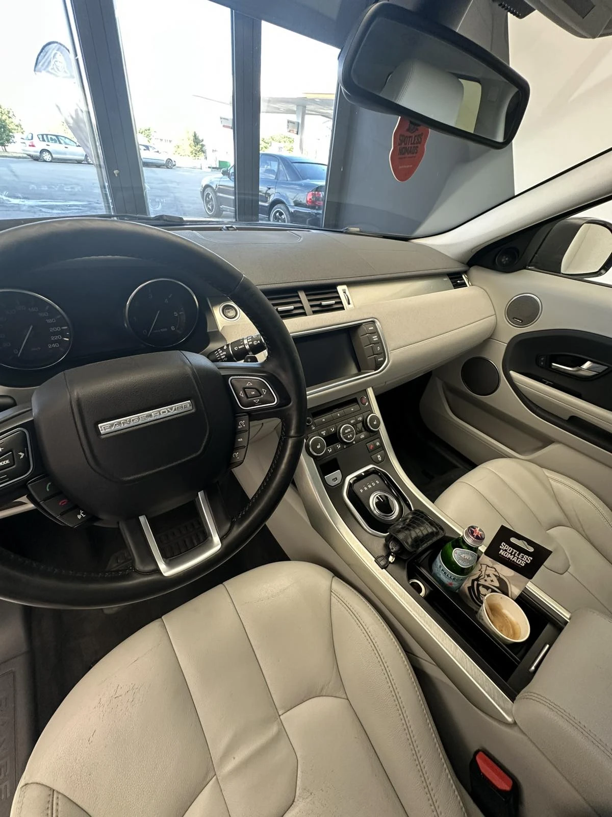 Land Rover Evoque 2.2, снимка 3 - Автомобили и джипове - 54079558