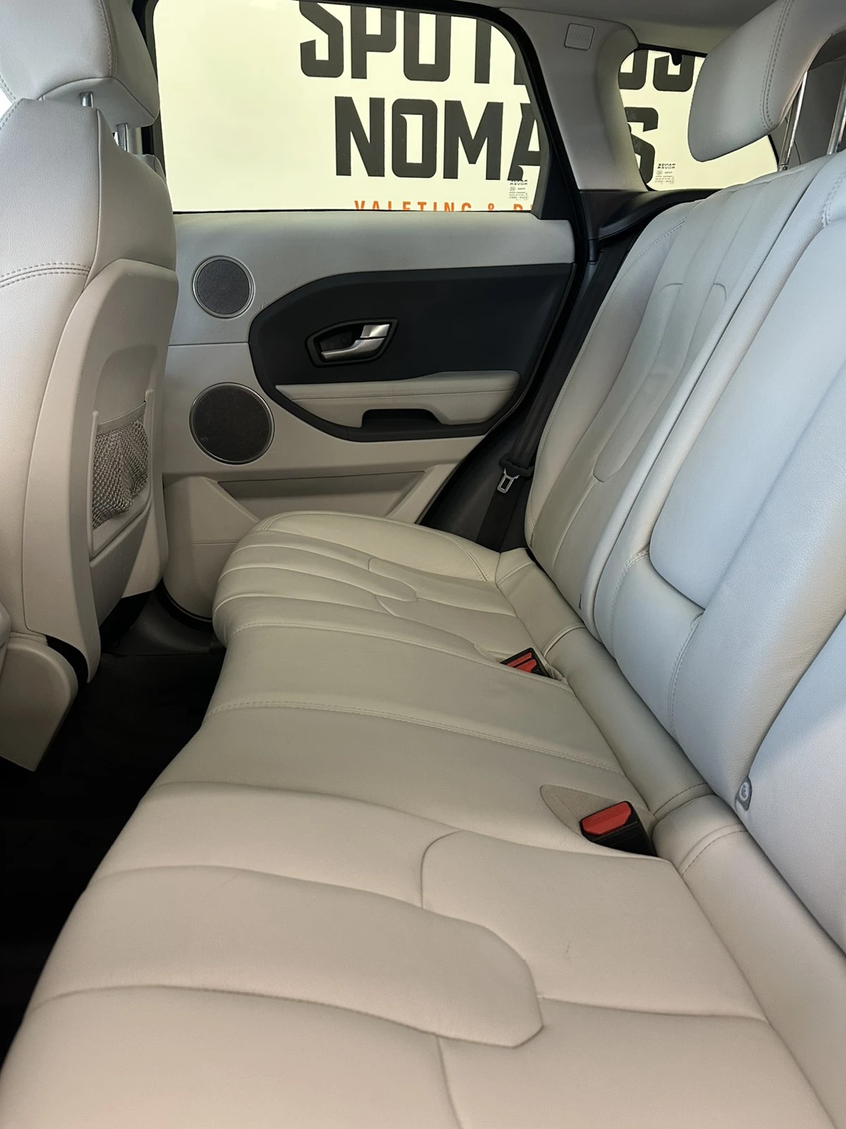 Land Rover Evoque 2.2, снимка 5 - Автомобили и джипове - 54079558