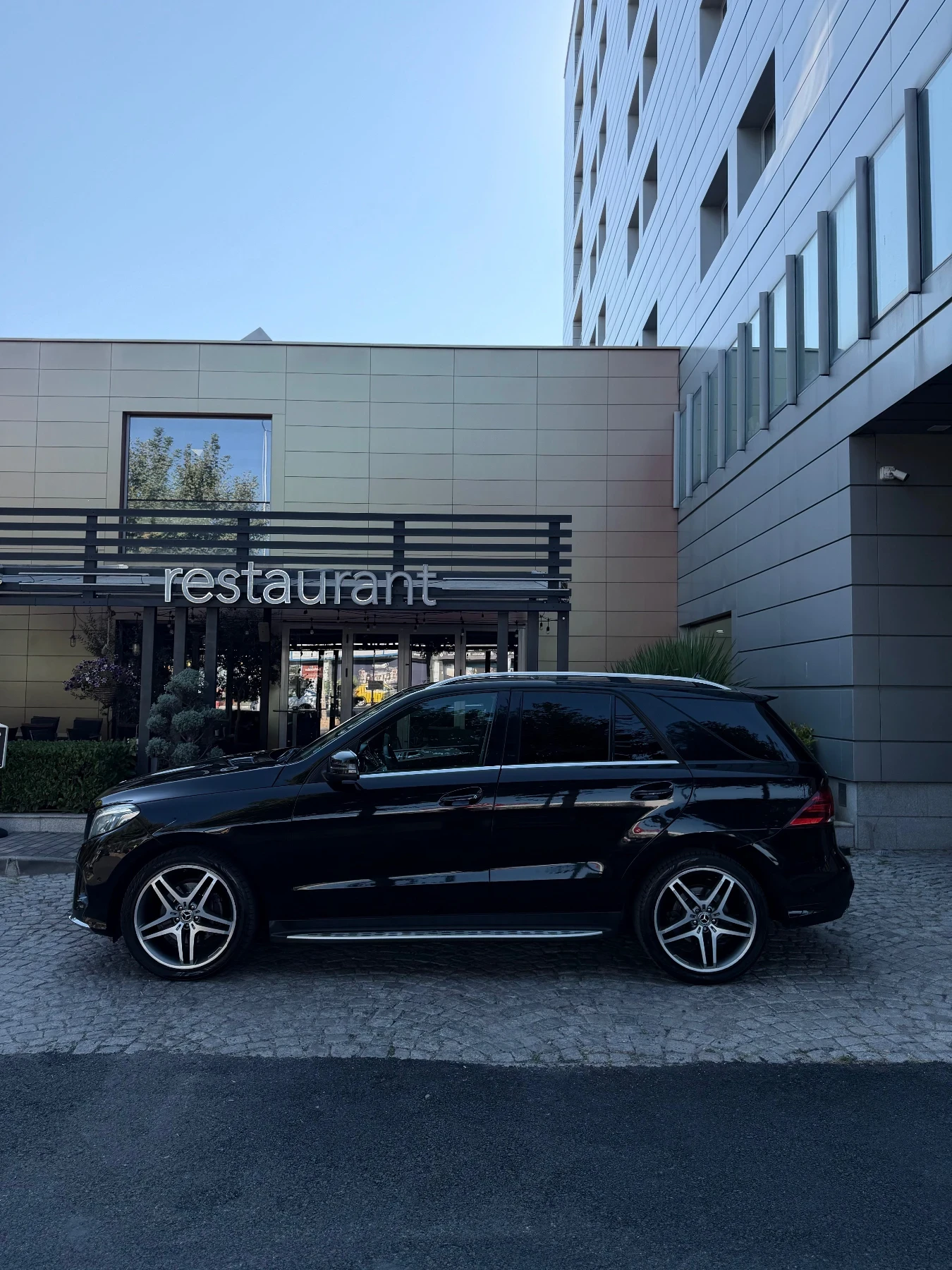 Mercedes-Benz GLE 350 FACELIFT / AMG LINE / ПАНОРАМА / 360 / 9G-TRON?C, снимка 7 - Автомобили и джипове - 55769970