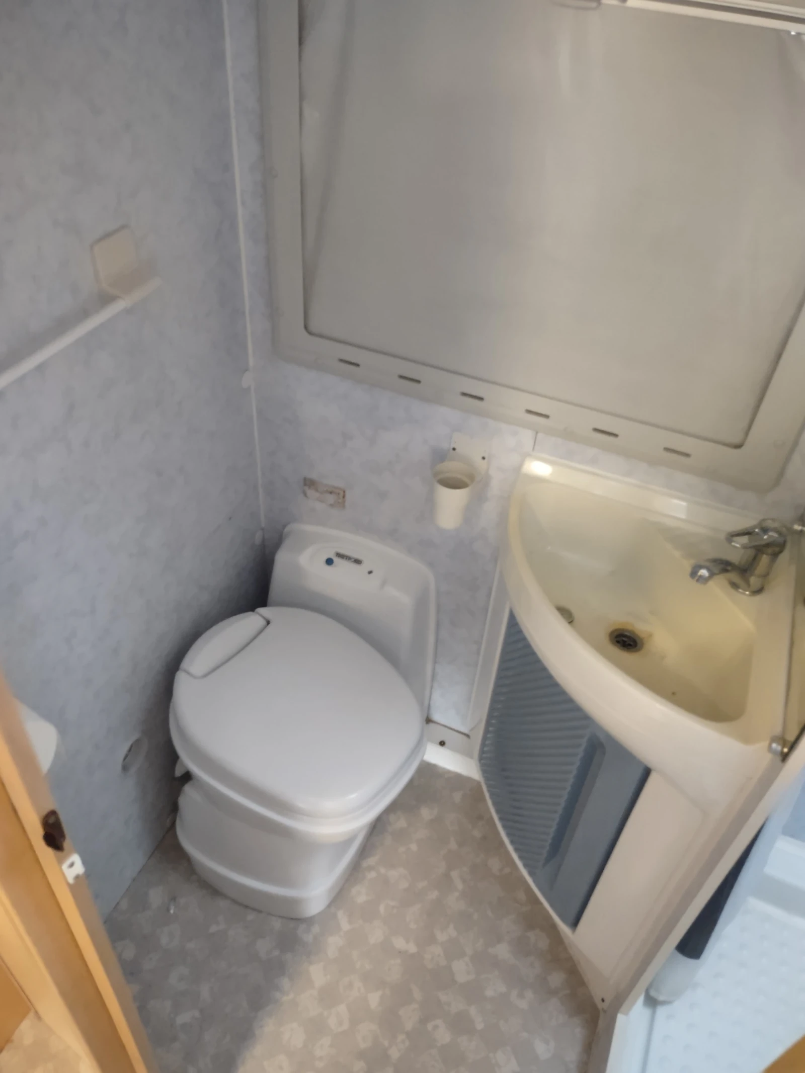 Кемпер Chausson FORD TRANZIT CHAUSSON WELCOME 25, снимка 13 - Каравани и кемпери - 54703503