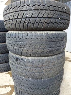 Гуми Зимни 205/70R15, снимка 1 - Гуми и джанти - 49293031