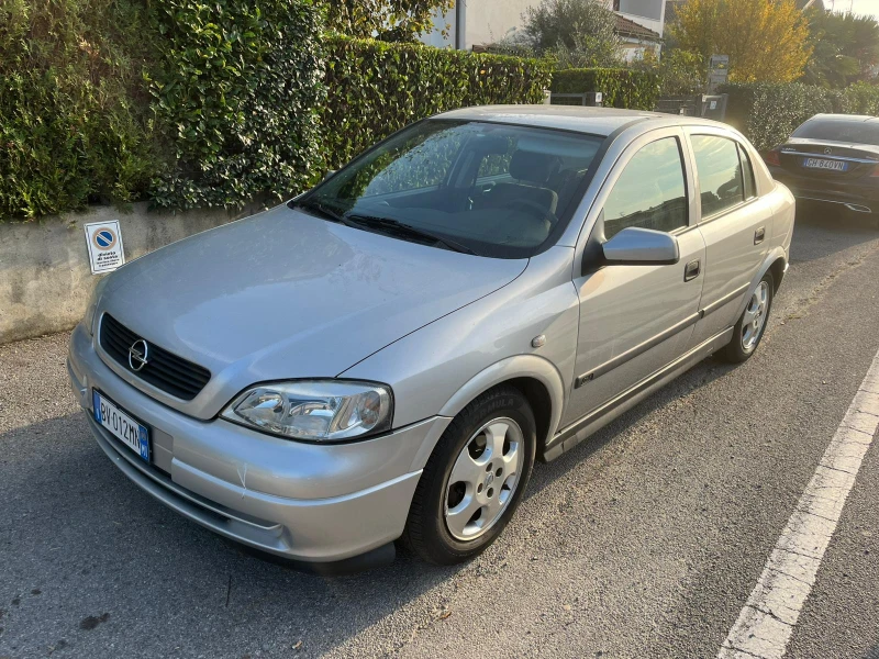 Opel Astra 1.6i-16v, снимка 1 - Автомобили и джипове - 48000389