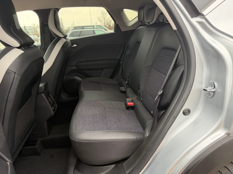 Renault Captur MildHibrid, снимка 8 - Автомобили и джипове - 52660611