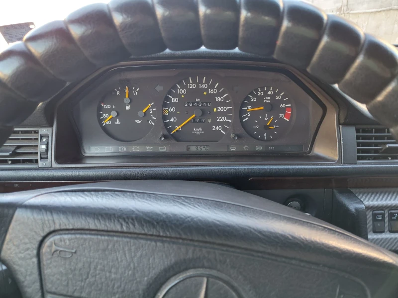 Mercedes-Benz E 200, снимка 5 - Автомобили и джипове - 52793455