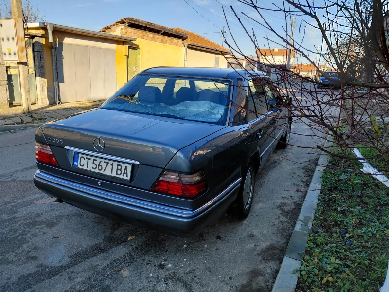 Mercedes-Benz E 200, снимка 3 - Автомобили и джипове - 52793455