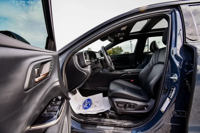 Toyota Crown SIGNIA LIMITED AWD* HYBRID* KEYLESS* , снимка 14 - Автомобили и джипове - 53767119