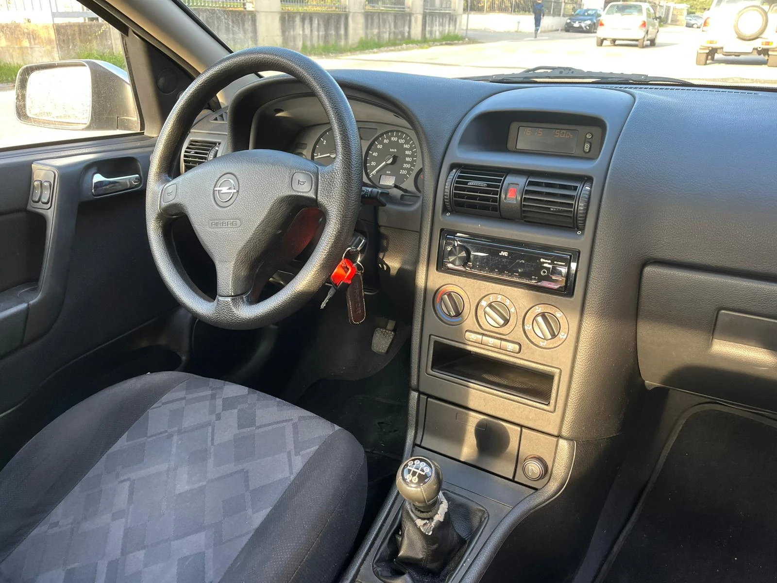 Opel Astra Club 1.6i-16v - изображение 7