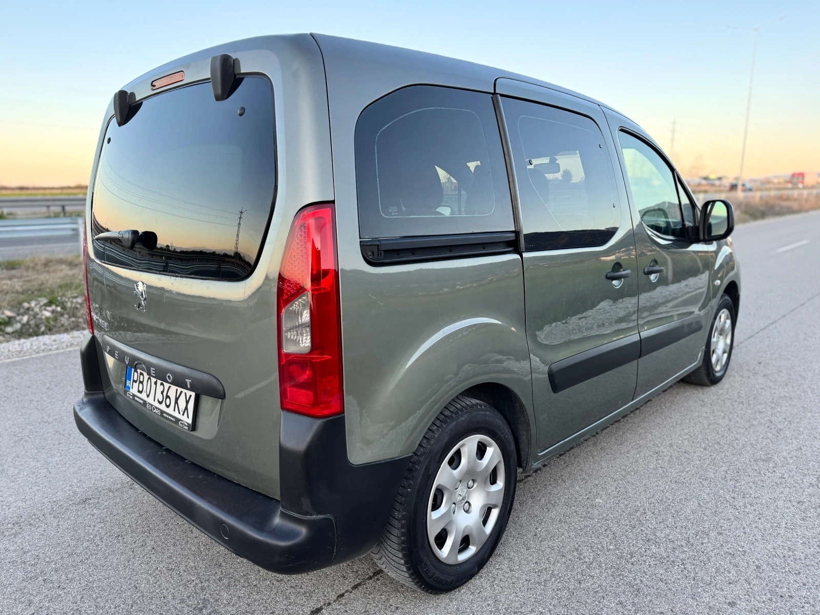 Peugeot Partner 1.6 HDI 90к.с - изображение 8