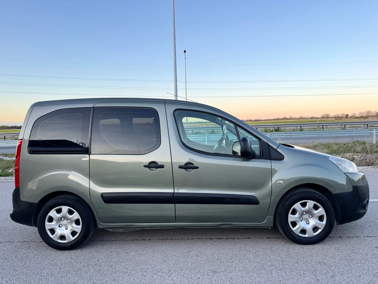 Peugeot Partner 1.6 HDI 90к.с - изображение 5