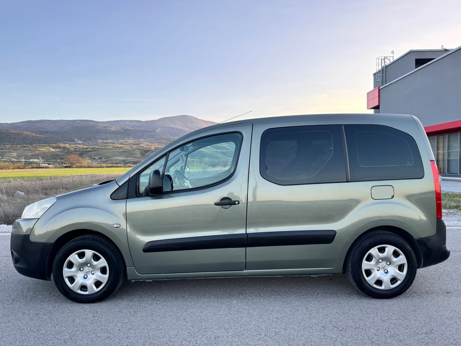 Peugeot Partner 1.6 HDI 90к.с - изображение 4