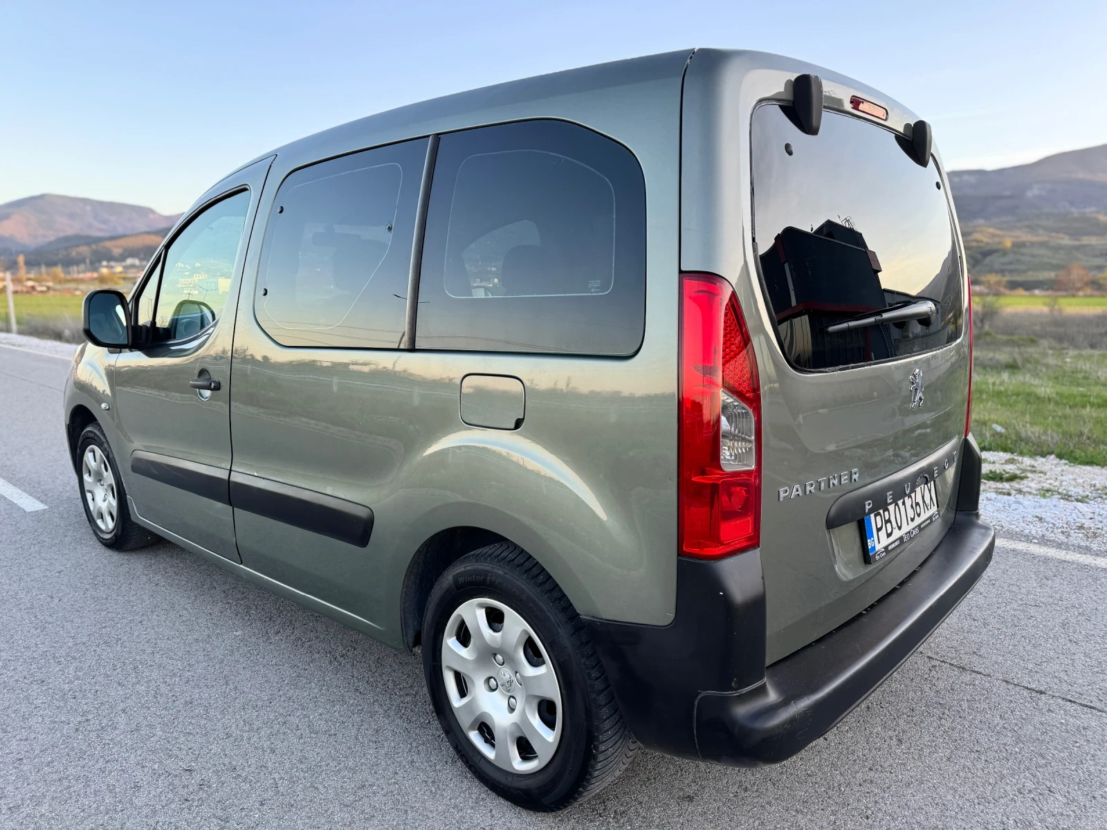 Peugeot Partner 1.6 HDI 90к.с - изображение 6