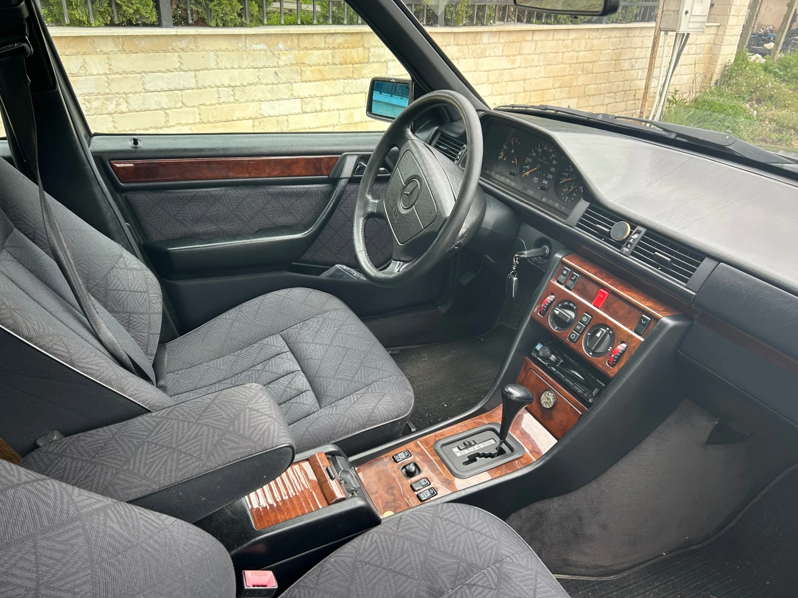 Mercedes-Benz 124 124-2.2-150-Автомат-Уникат | Mobile.bg — изображение 13
