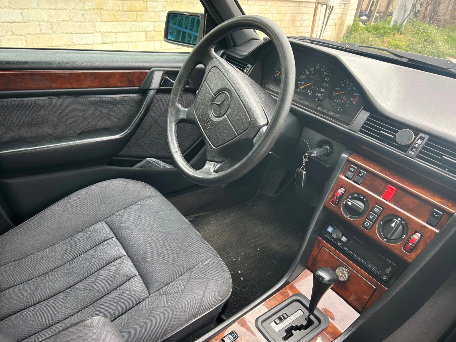 Mercedes-Benz 124 124-2.2-150-Автомат-Уникат | Mobile.bg — изображение 11