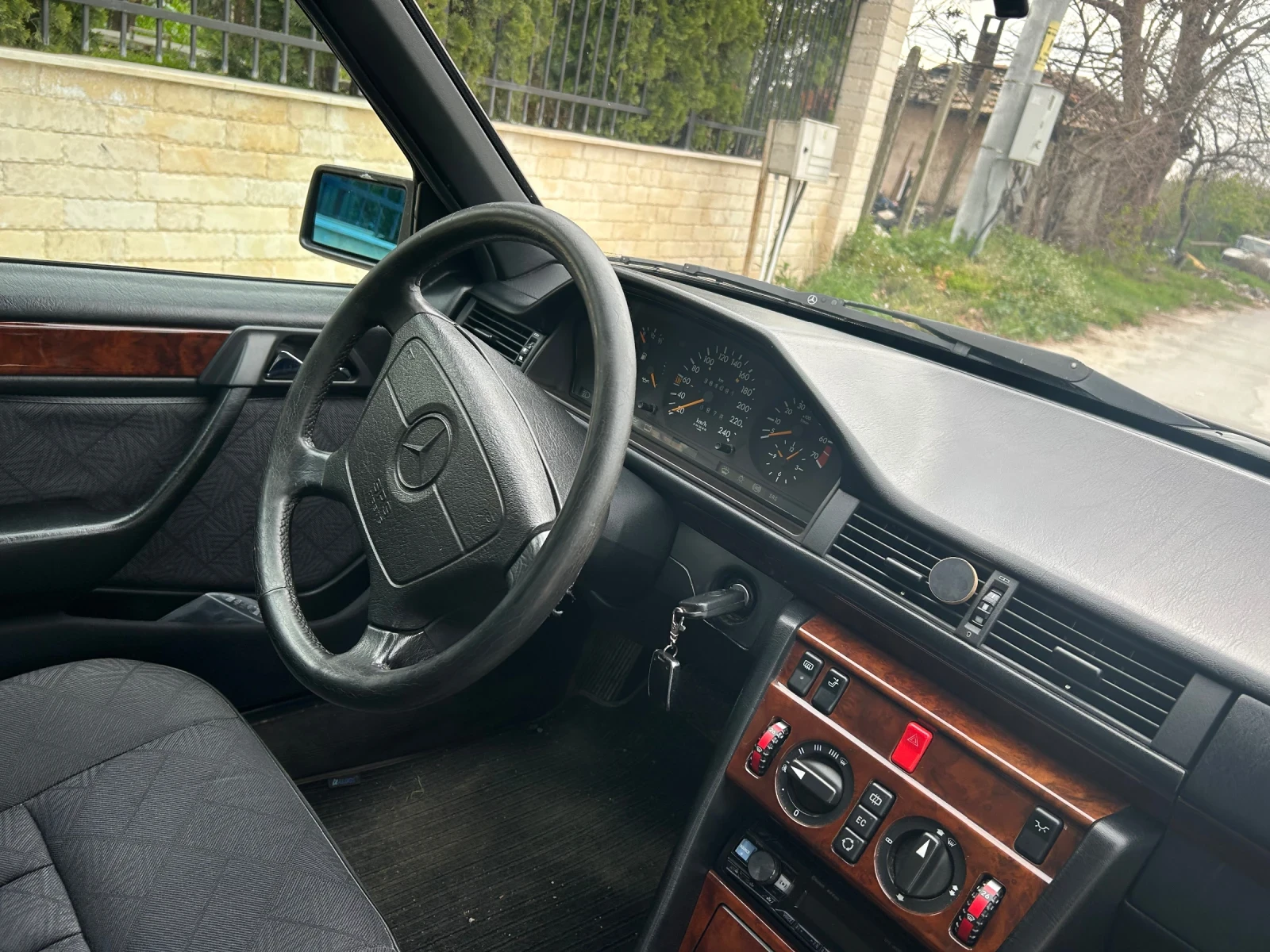 Mercedes-Benz 124 124-2.2-150-Автомат-Уникат - изображение 10
