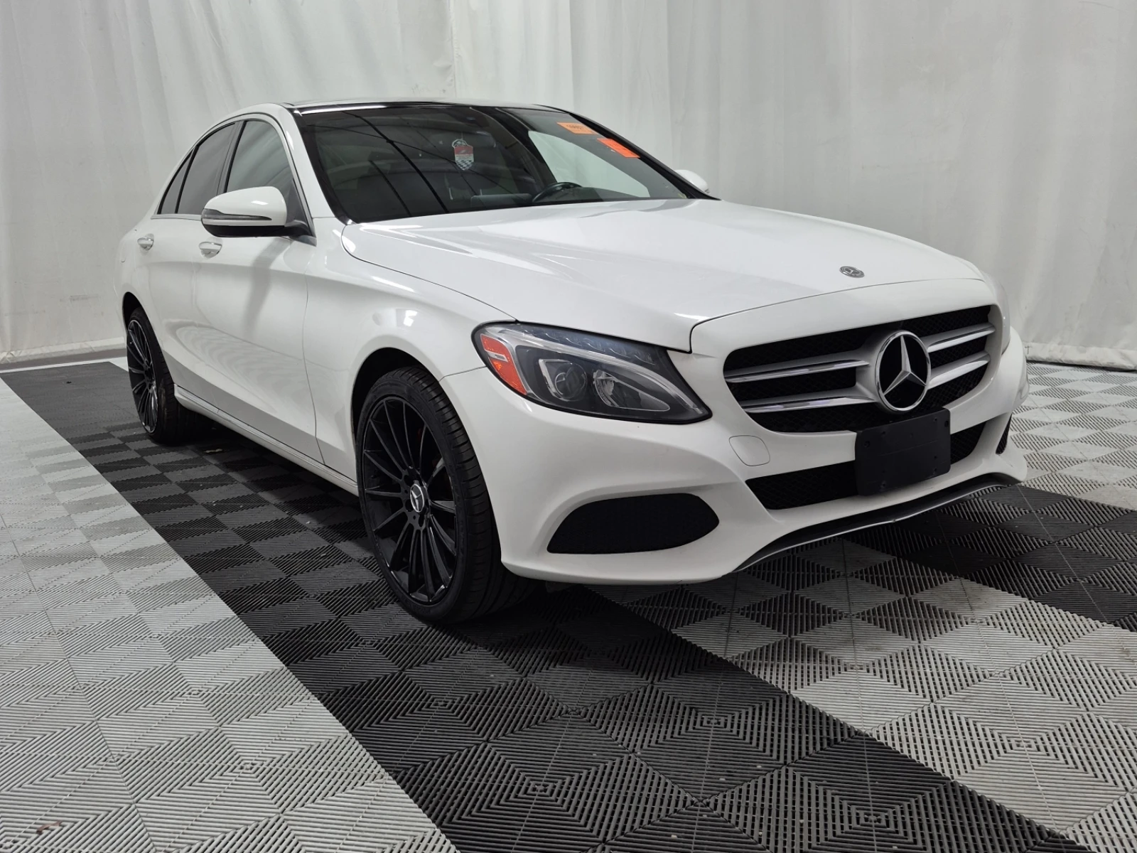 Mercedes-Benz C 300 * 4MATIC * CARFAX * ОПЦИЯ ЗА ФИНАНСИРАНЕ  - изображение 3