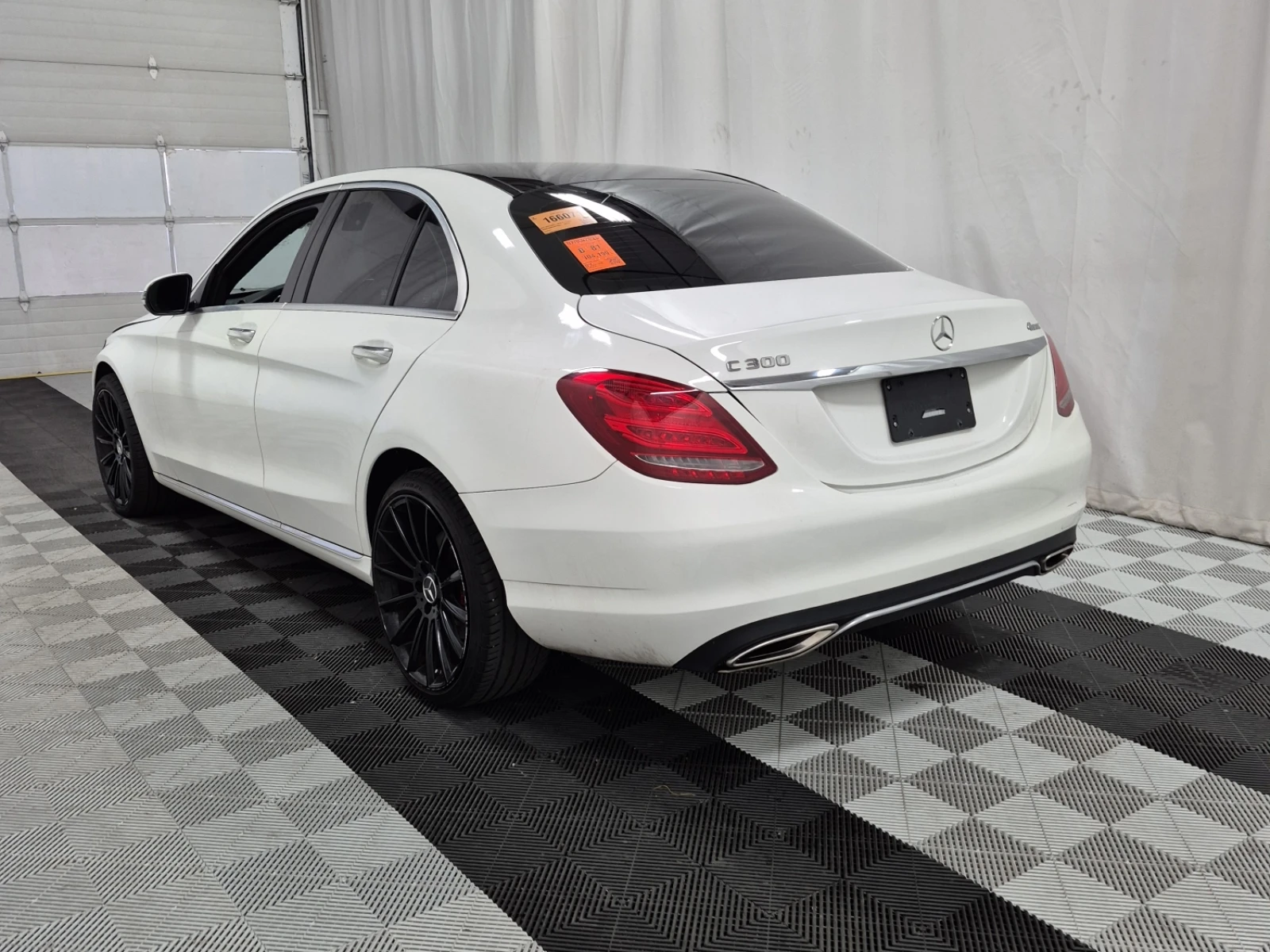 Mercedes-Benz C 300 * 4MATIC * CARFAX * ОПЦИЯ ЗА ФИНАНСИРАНЕ  - изображение 4