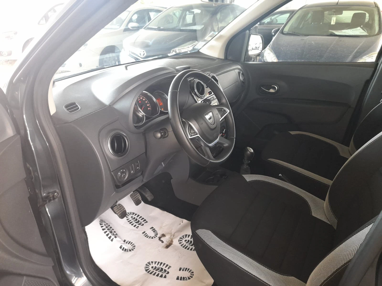 Dacia Lodgy Stepway1.5dci-115-NAVI-камера-6ск - изображение 9
