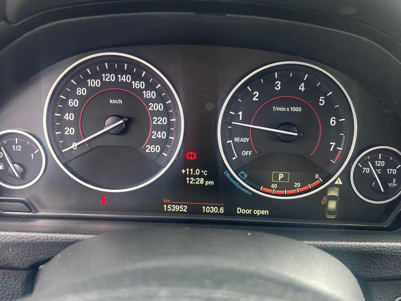 BMW 320 * xDrive * CARFAX * ПАНОРАМА * KEYLESS * ПОДГРЕВИ, снимка 8 - Автомобили и джипове - 54022433