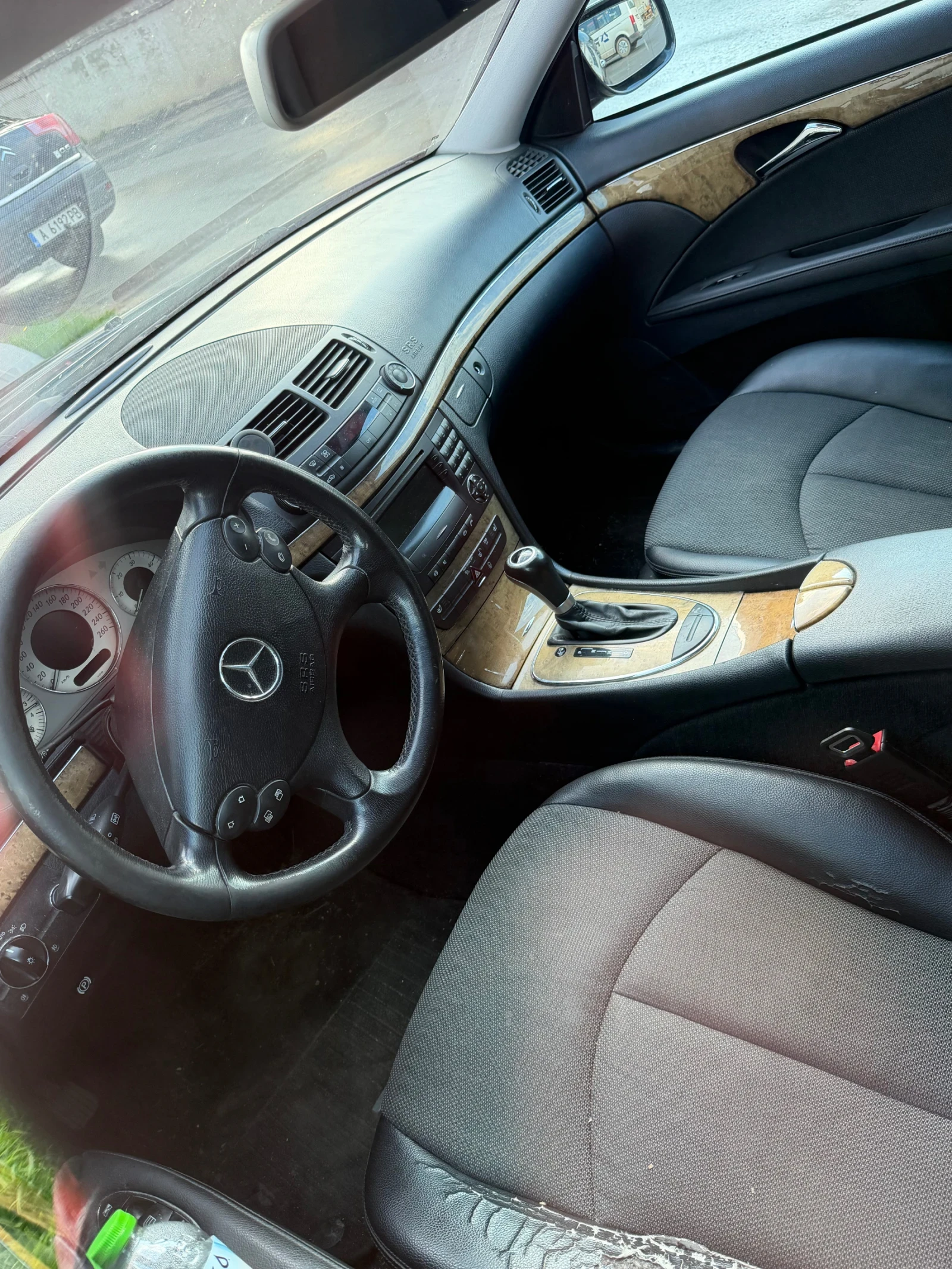 Mercedes-Benz E 220, снимка 3 - Автомобили и джипове - 54185018