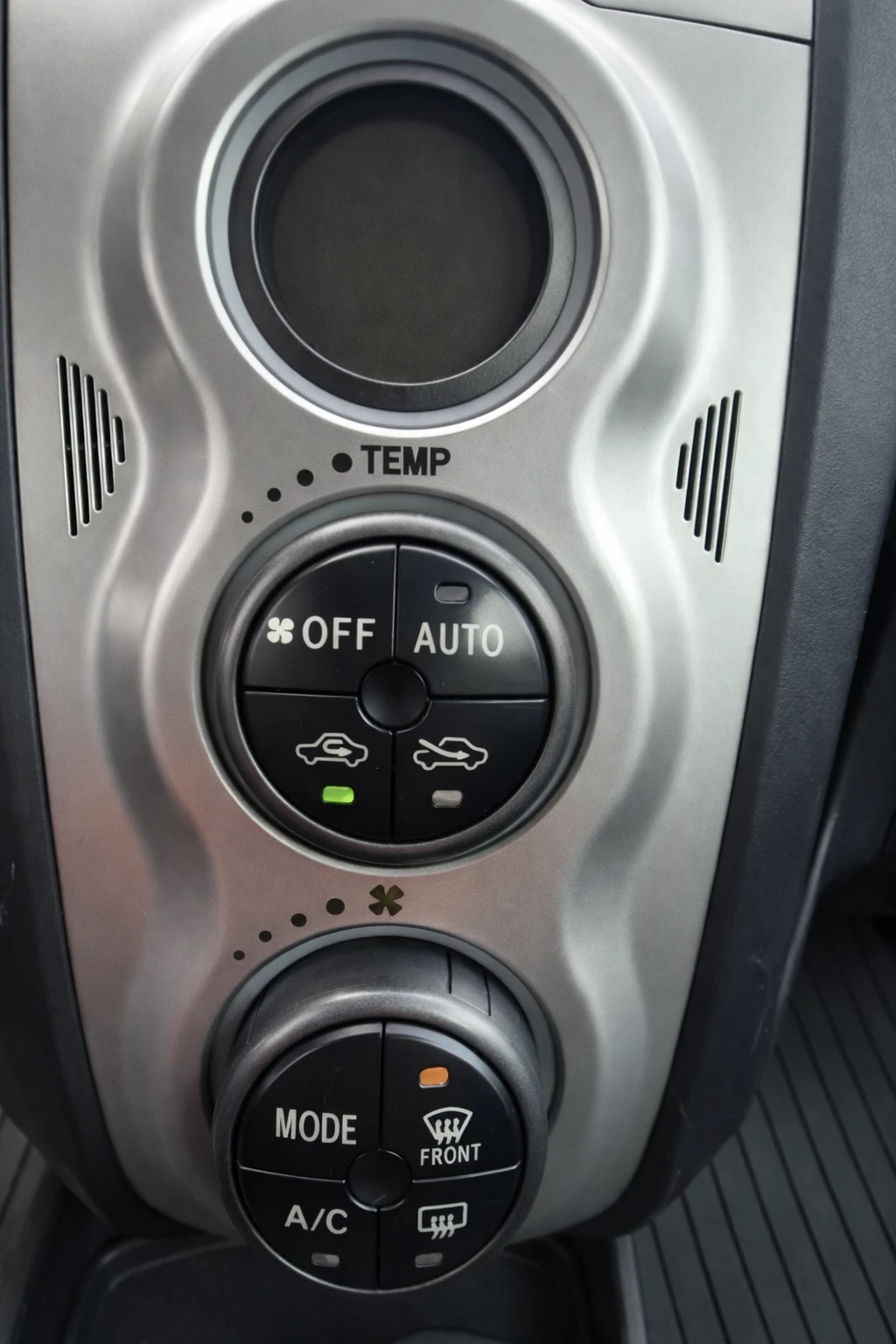 Toyota Yaris, снимка 10 - Автомобили и джипове - 54256738