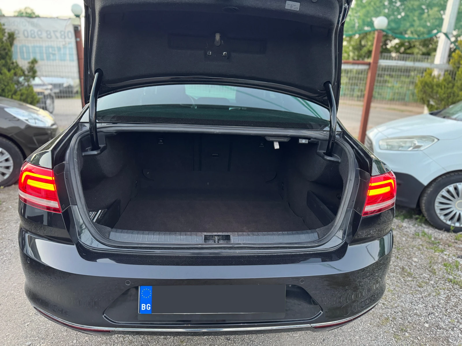 VW Passat 1.6TDI* NAVI, снимка 15 - Автомобили и джипове - 54712469