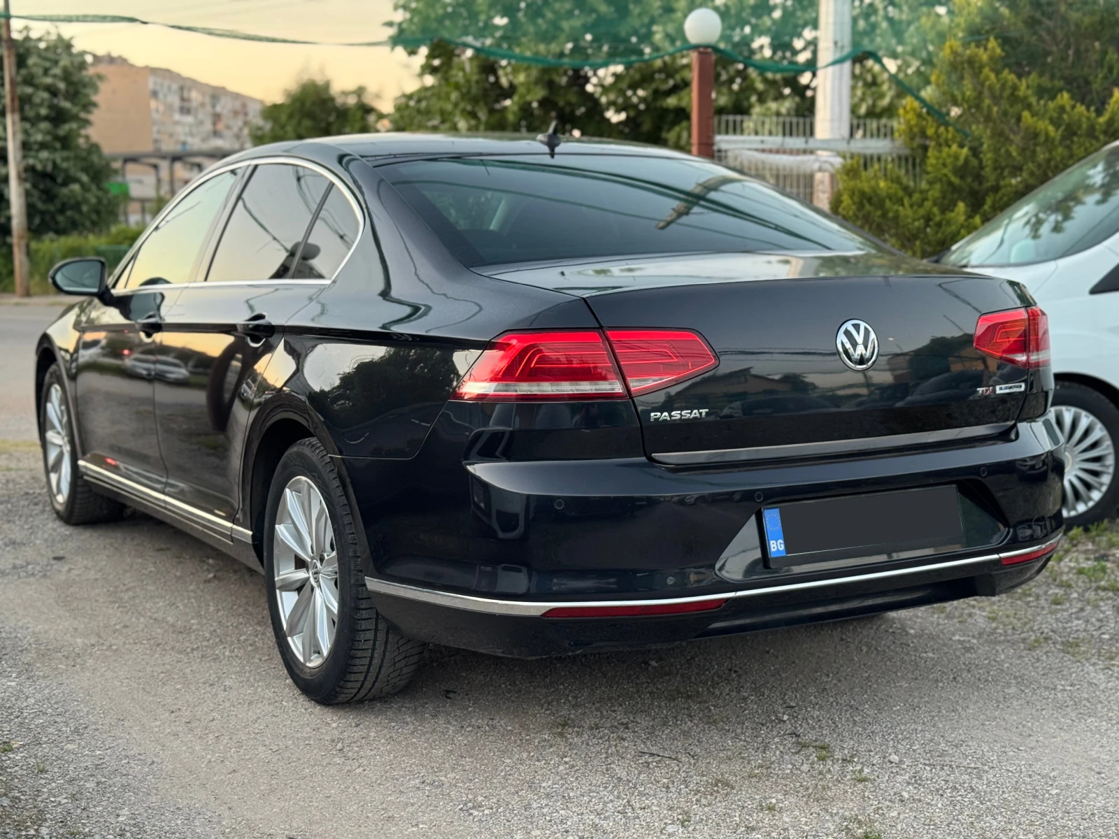 VW Passat 1.6TDI* NAVI, снимка 5 - Автомобили и джипове - 54712469