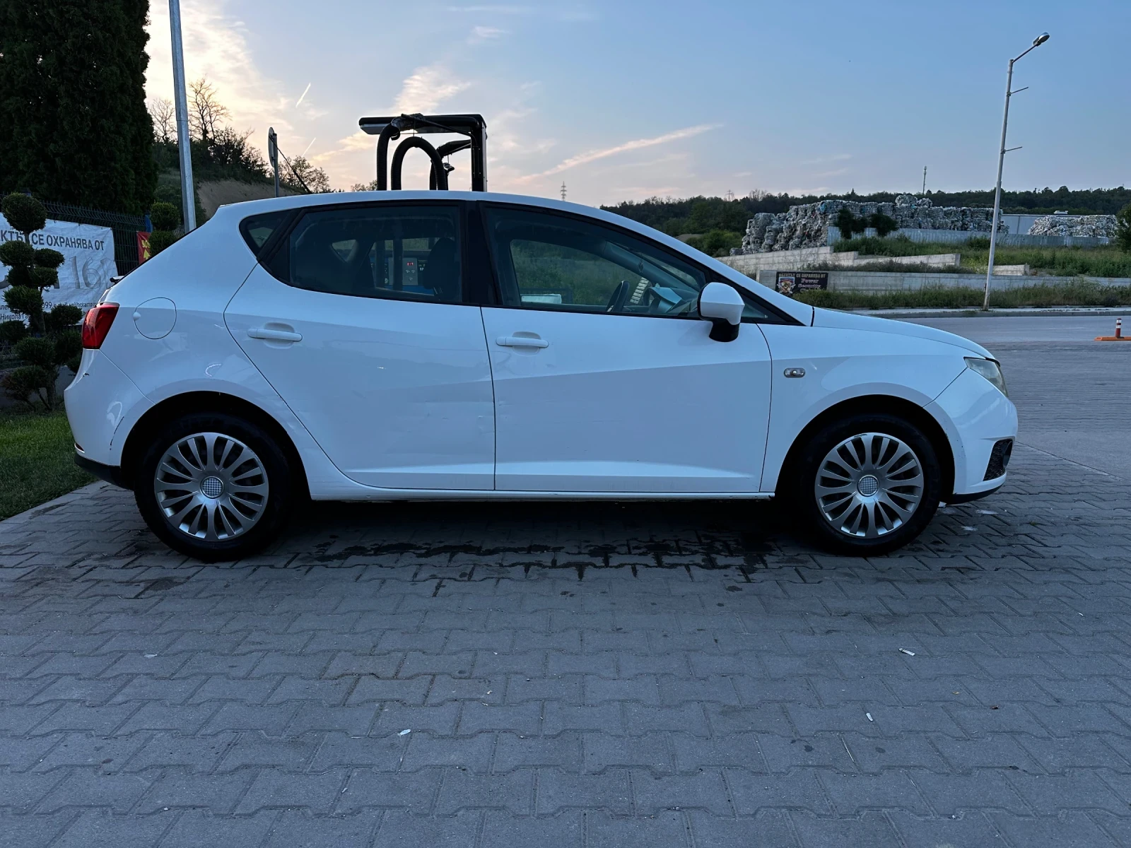 Seat Ibiza 1.2 газ/бензин, снимка 4 - Автомобили и джипове - 54802890