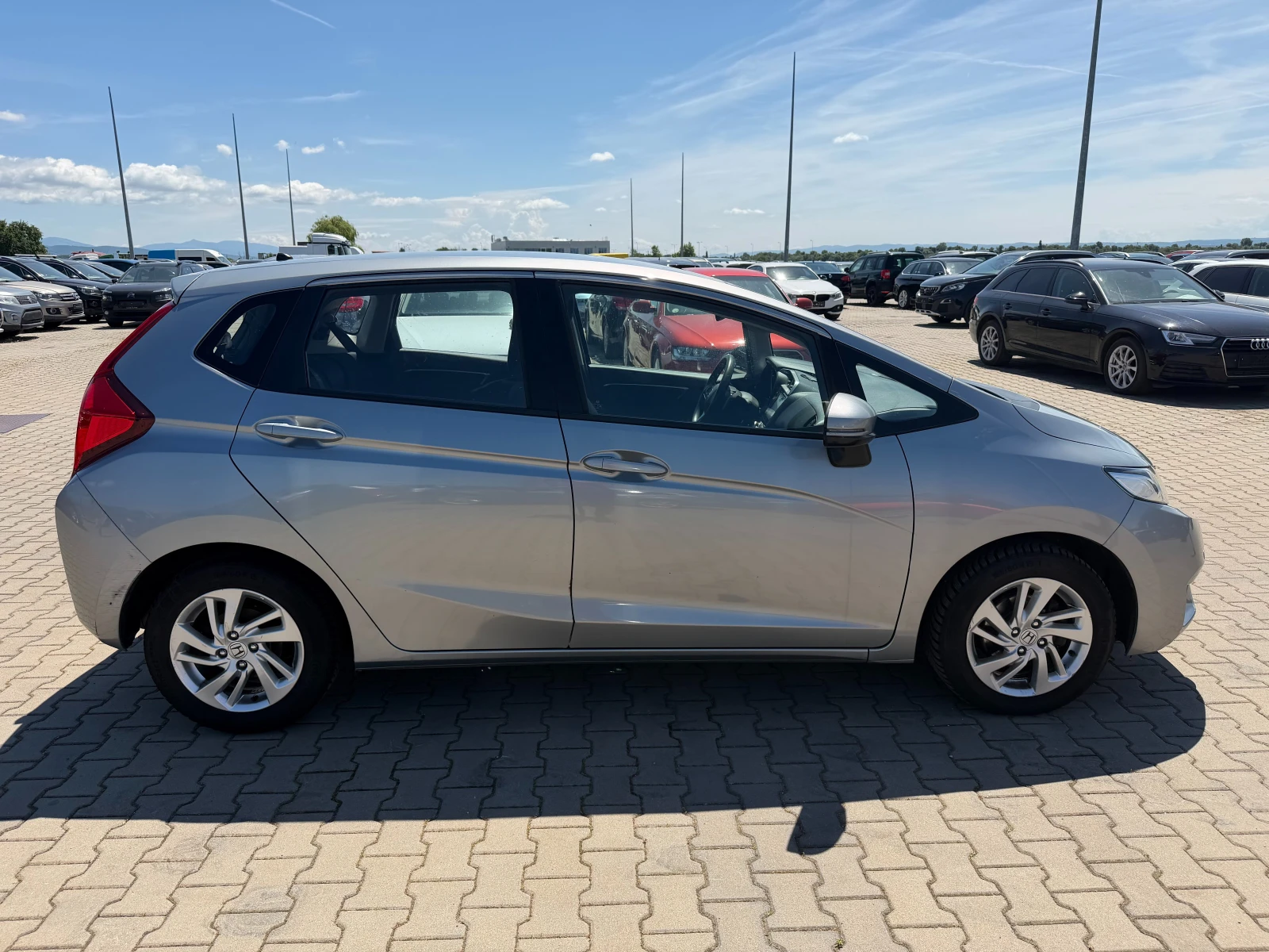 Honda Jazz 1.3I-VTEC AVTOMAT/NAVI EURO 6, снимка 5 - Автомобили и джипове - 54928762