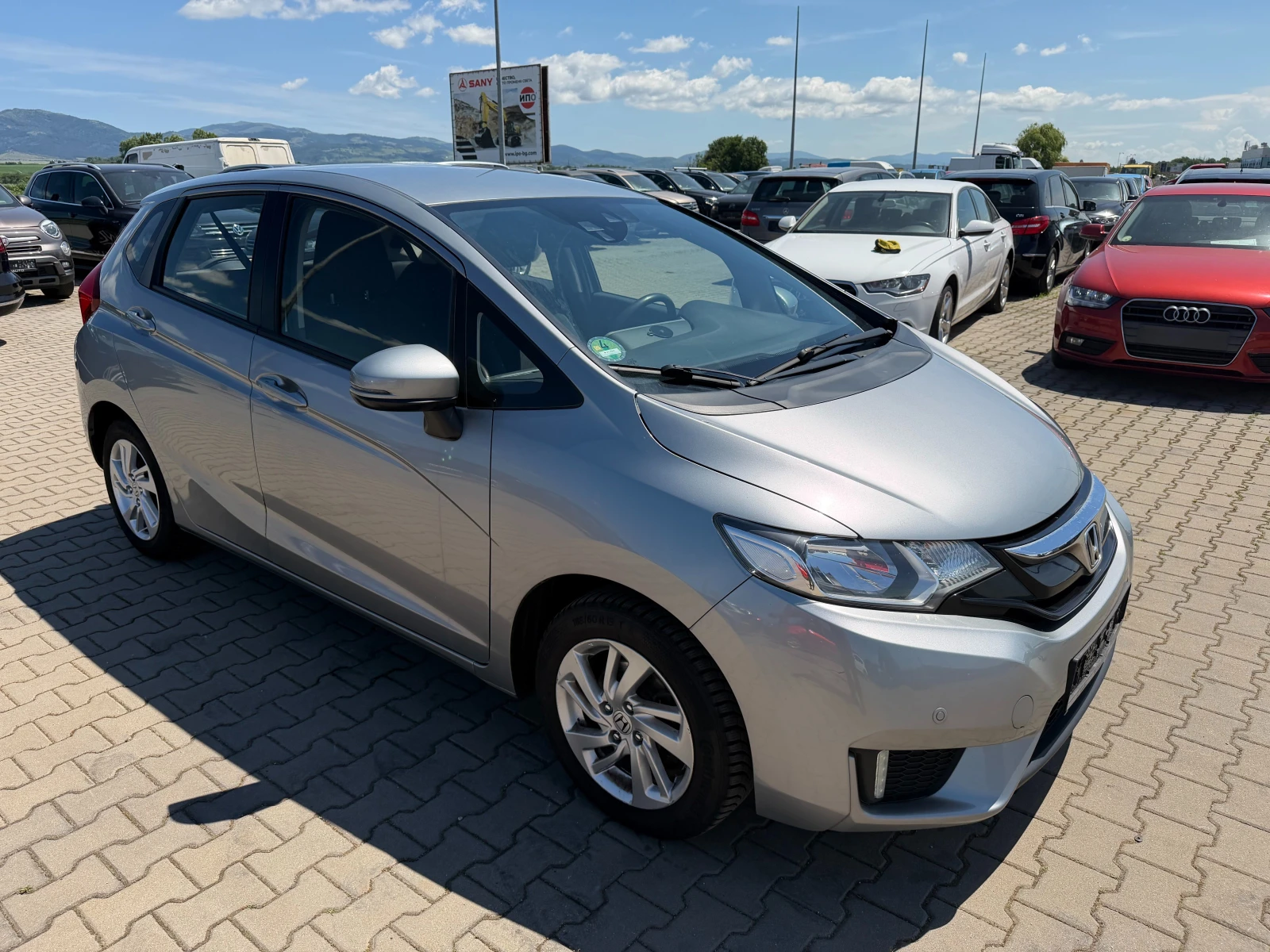 Honda Jazz 1.3I-VTEC AVTOMAT/NAVI EURO 6, снимка 4 - Автомобили и джипове - 54928762