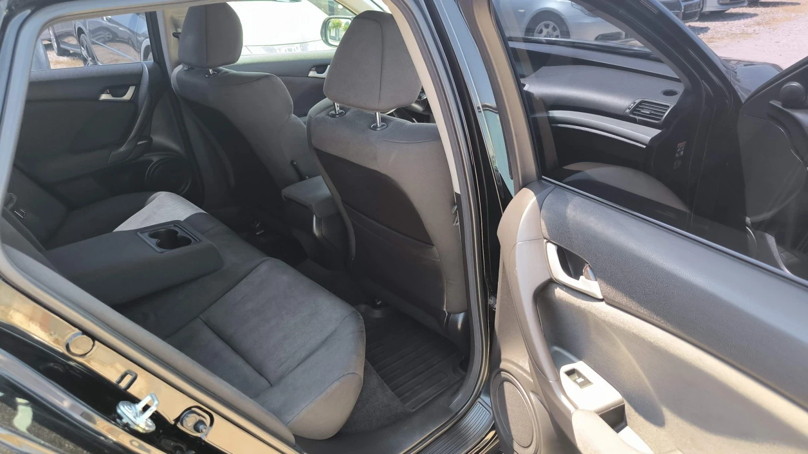 Honda Accord 2.0i Tourer, снимка 12 - Автомобили и джипове - 55616222