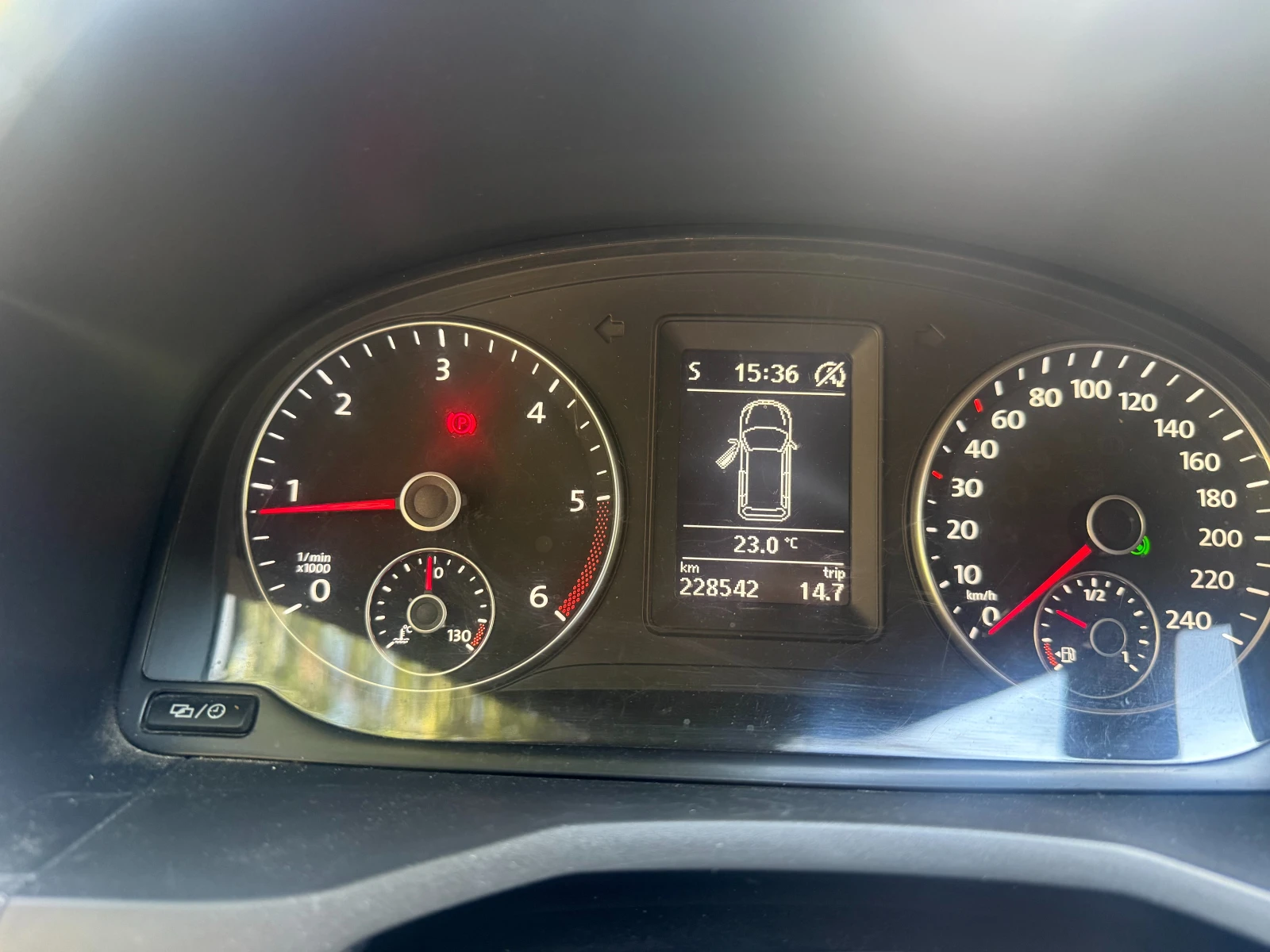 VW Caddy 2.0 TDI , снимка 11 - Автомобили и джипове - 56169593