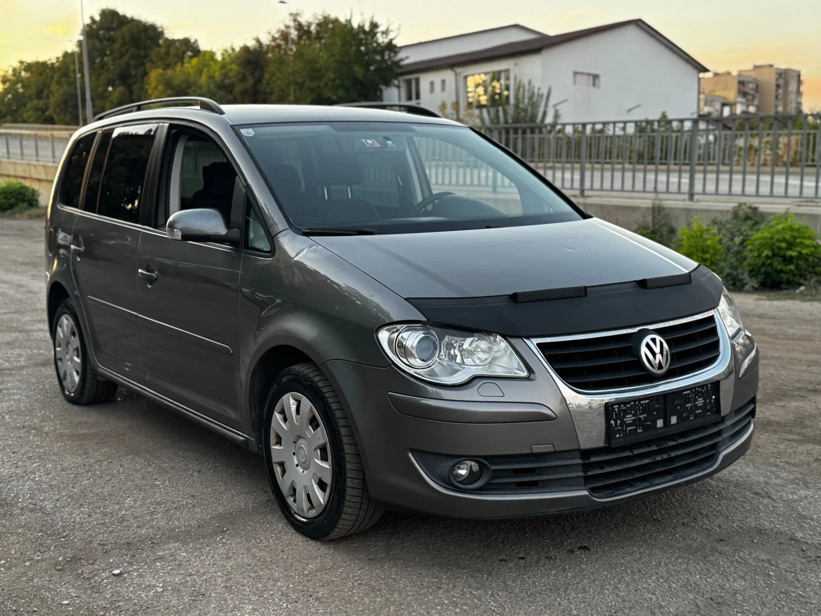 VW Touran 2.0 TDI 8 клапана , снимка 2 - Автомобили и джипове - 55991891