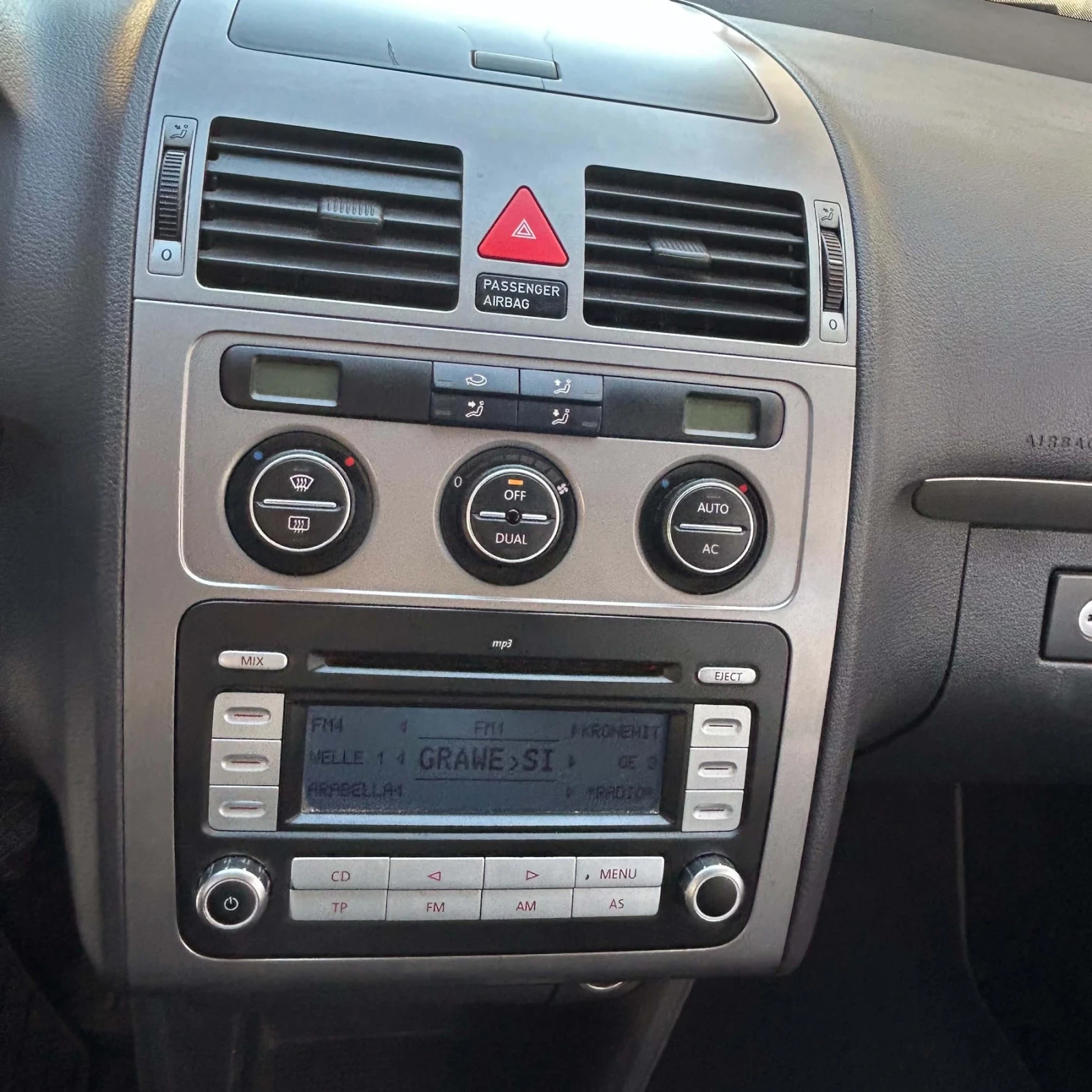 VW Touran 2.0 TDI 8 клапана , снимка 8 - Автомобили и джипове - 55991891